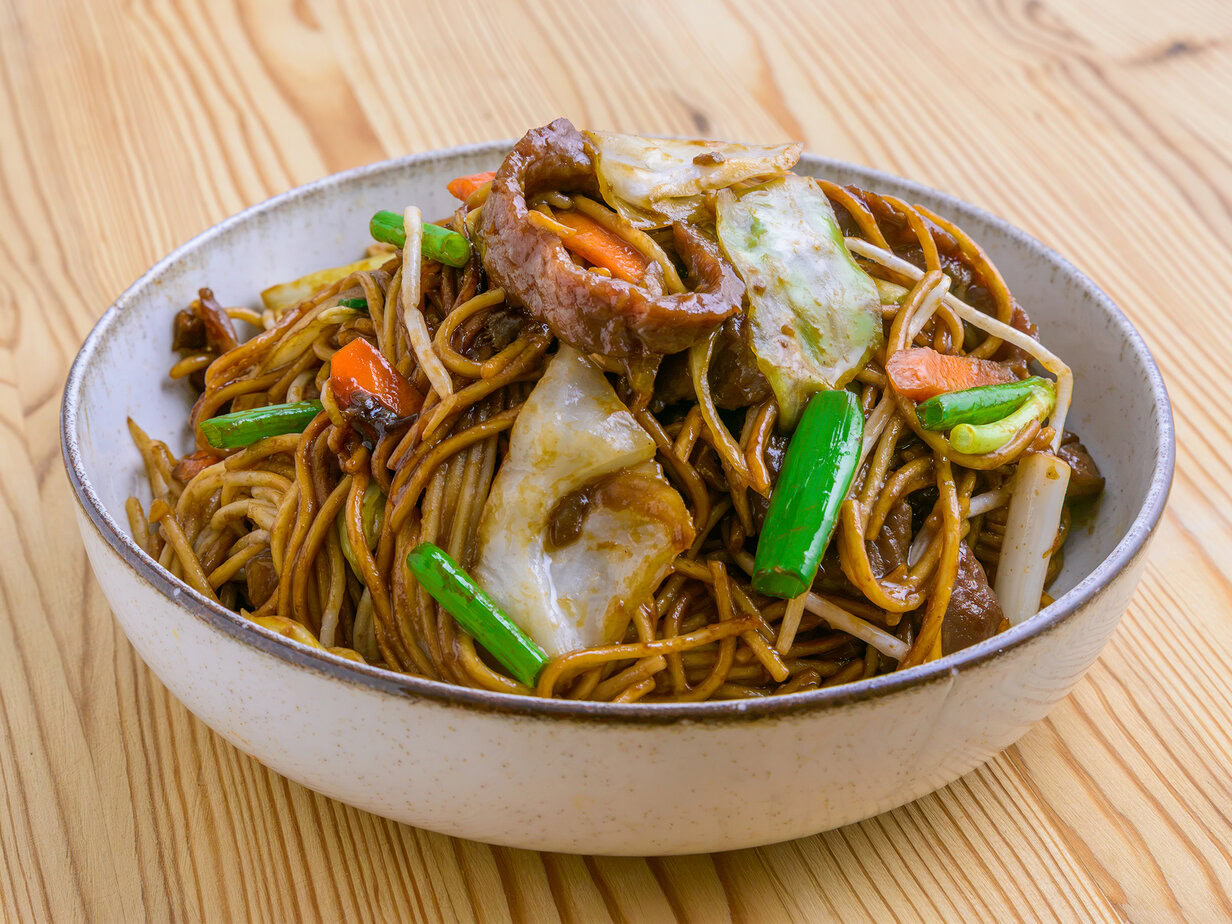 Lo mein au bœuf - nouilles sautées façon traiteur chinois
