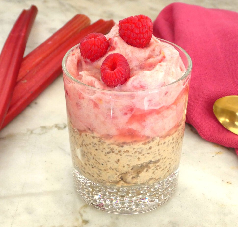 Mousse framboise rhubarbe, pudding de chia aux amandes