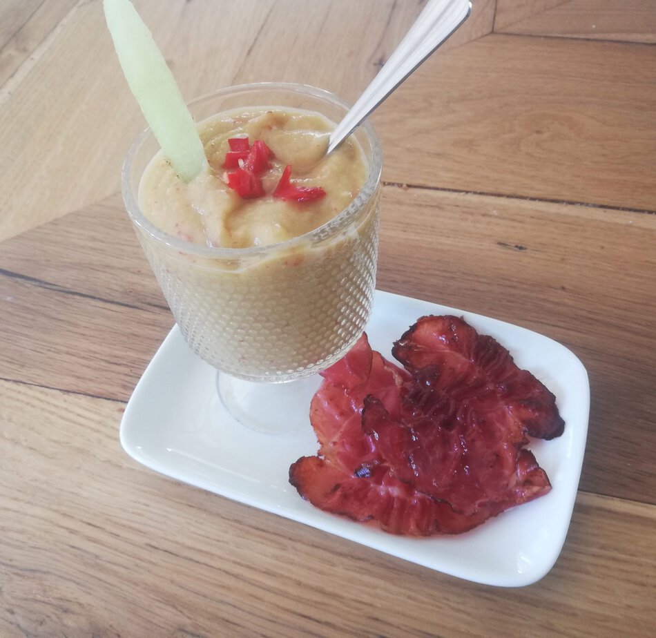 Soupe de melon froide, avocat et jambon serrano