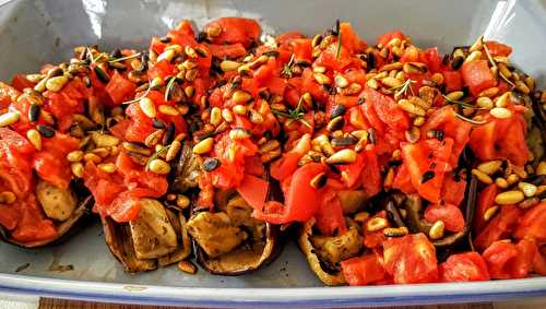 Aubergines à la tomate et aux pignons