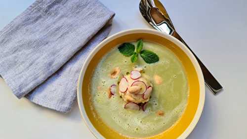 Bouillon de petits pois et glace aux oignons doux