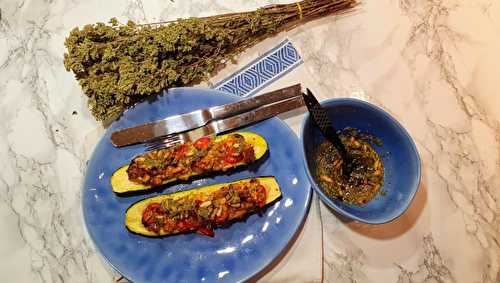 Courgettes farcies, sauce vierge aux pignons