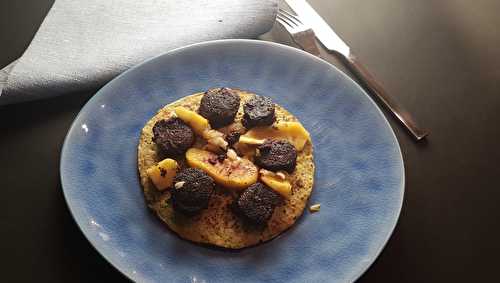 Crêpes aux flocons d'avoine et boudin grillé