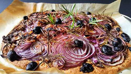 Focaccia aux oignons rouges