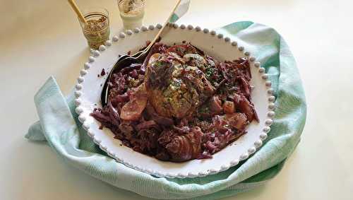 Jarrets de porc au chou rouge et à la bière