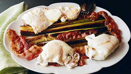 Poireaux brûlés à la pancetta croustillante et œufs pochés