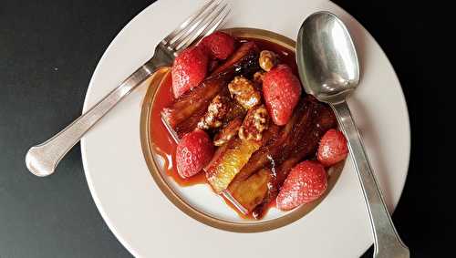 Rhubarbe et fraises à l'orange, pralines aux amandes