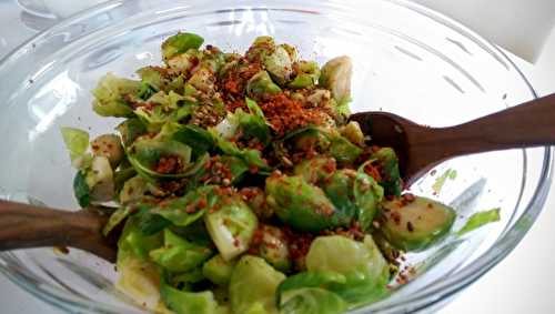 Salade de choux de Bruxelles aux graines toastées