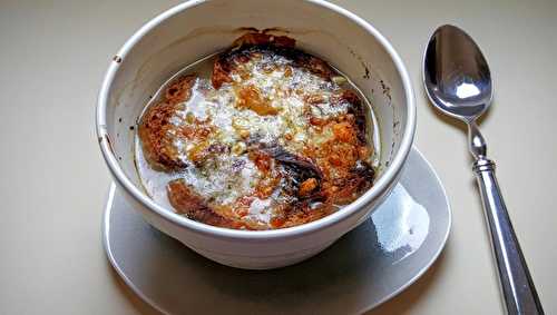 Soupe à l’oignon gratinée