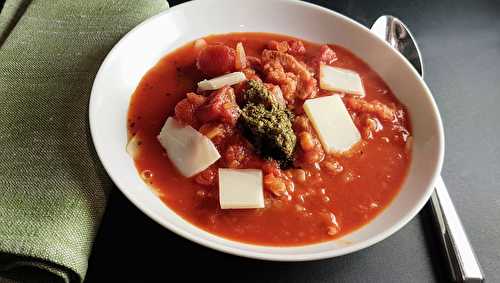 Soupe rustique à la tomate et au pain