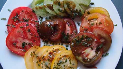 Tomates anciennes en corolle