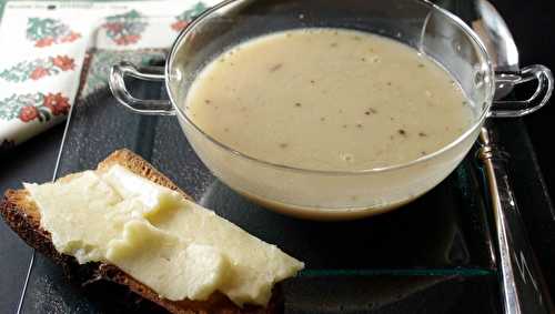 Velouté à l’ail et au cantal