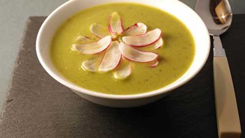 Velouté frais de petits pois aux radis