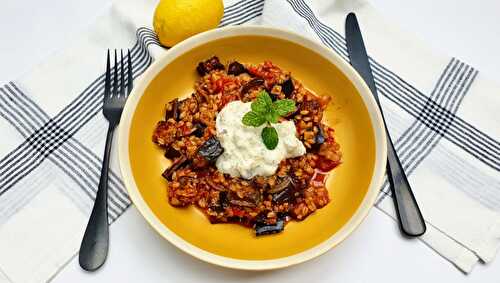 Épeautre à la tomate, aubergines et yaourt citronné