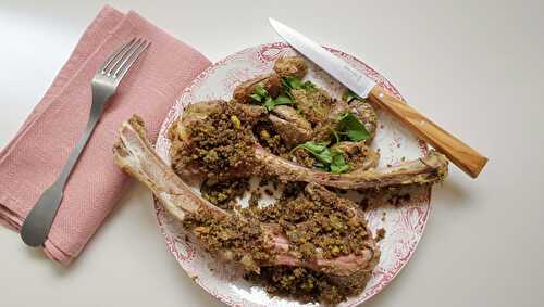 Carré d'agneau en croûte d'herbes et pistaches