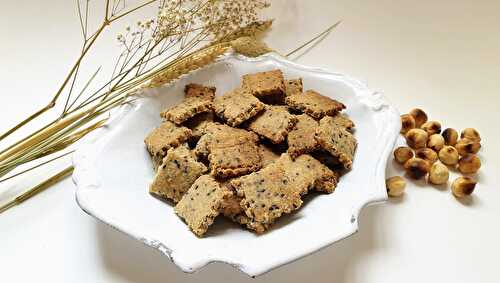 Crackers salés aux noisettes et sésame noir