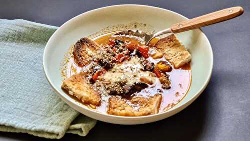 Soupe aux tomates et aubergines rôties, aïoli aux anchois