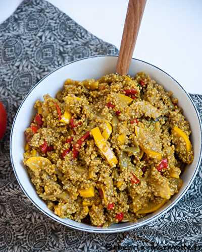 Quinoa à la courgette et au curry et légumes rôtis à la grecque