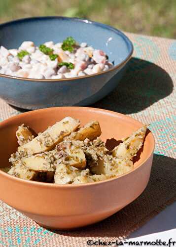 Salade de pommes de terre aux herbes et salade de légumineuses, sauce tahiné