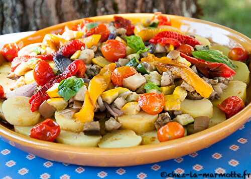 Salade de pommes de terre aux légumes du soleil rôti