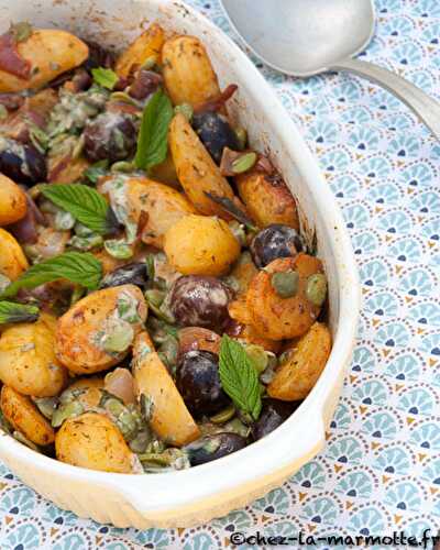 Salade de pommes de terre, fèves et olives et sa sauce onctueuse à la menthe