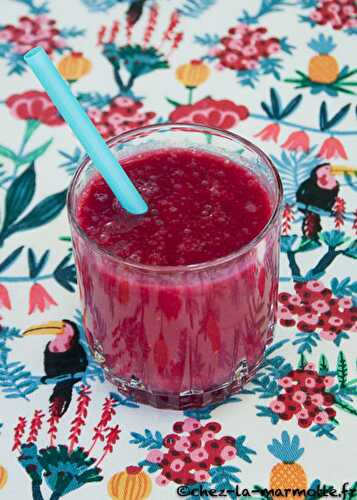 Smoothie banane, betterave et framboises