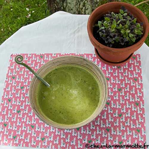 Soupe de de petit pois au basilic et au tofu fumé