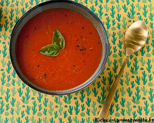 Soupe de tomates et poivrons pimentée