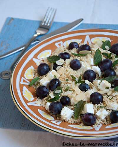 Taboulé aux raisins noirs, menthe et fromage