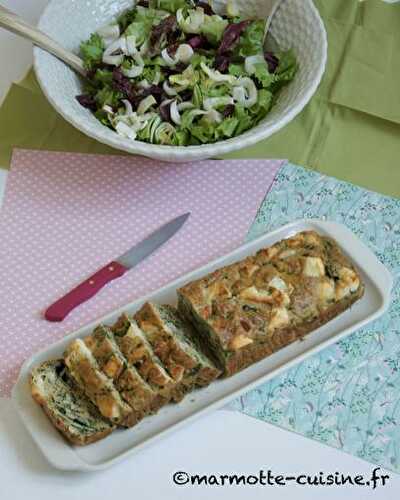 Cake aux épinards, halloumi et sarriette