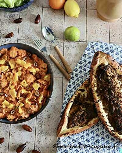 Pide au bœuf et aux oignons caramélisés et salade de carottes aux agrumes et aux dattes 