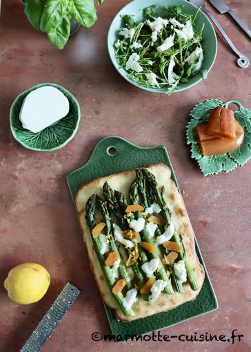 Focaccia aux asperges, mozzarella et poutargue 