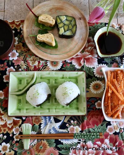 Mosaïque de poireaux et onigiri thon-mayonnaise 