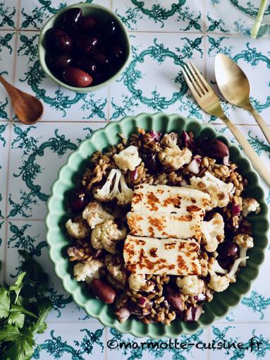 Salade d’épeautre vert au chou-fleur rôti et halloumi 