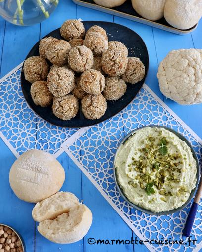 Boulettes au chou-fleur et pois chiches, crème feta et pistache et mini-faluches (Une légumineuse, trois recettes)