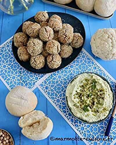 Boulettes au chou-fleur et pois chiches, crème feta et pistache et mini-faluches (Une légumineuse, trois recettes)