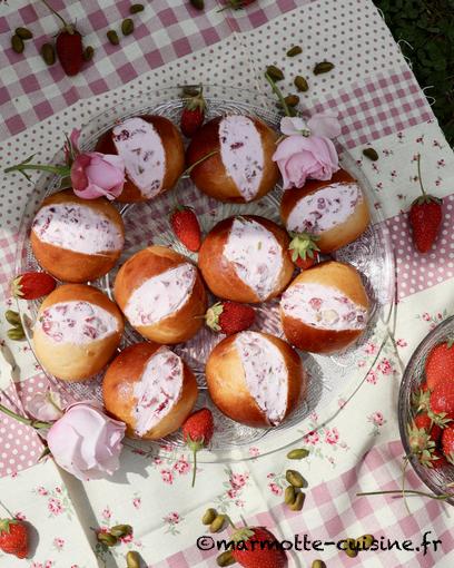 Maritozzo aux fraises et à la pistache (Un fruit, trois recettes) 