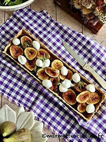 Tarte aux figues, oignons rouges et mozzarella