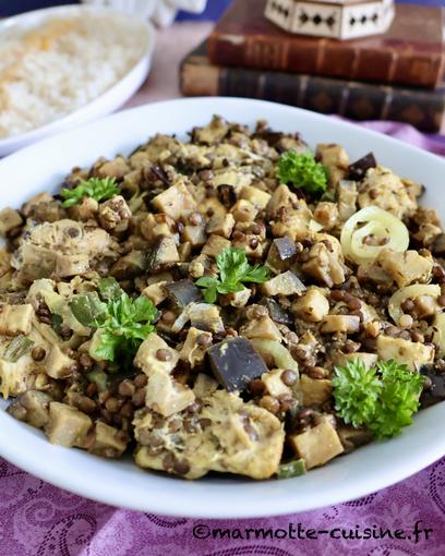 Plaque au four d’aubergines, lentilles et poulet comme un curry 