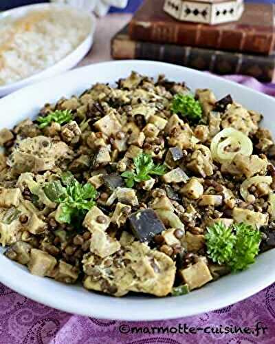 Plaque au four d’aubergines, lentilles et poulet comme un curry 
