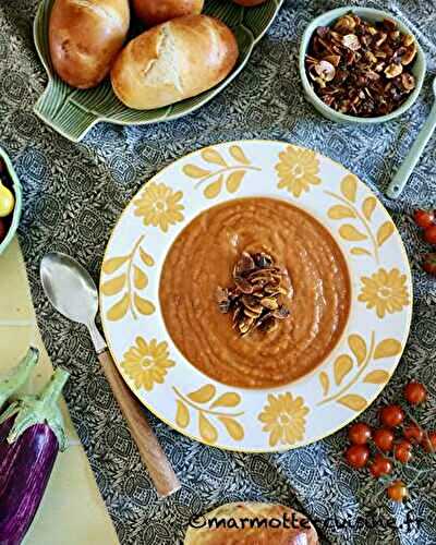Soupe d’aubergines, tomates et poivrons rôtis 