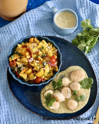Saint-Jacques poêlées, sauce mangue, coco et coriandre et salsa de mangue 