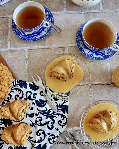 Gâteaux aux blancs d’œufs, curcuma et chocolat, sauce à l’orange 