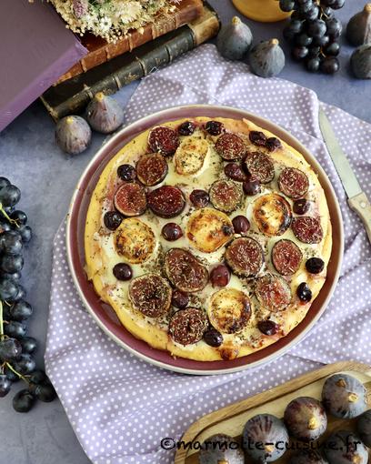 Tarte aux raisins, figues et fromage de chèvre 