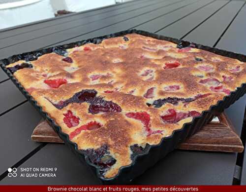 Brownie au chocolat blanc et fruits rouges