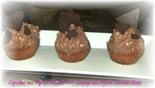 Cupcakes aux Pépites Chocolat Noir Glaçage aux Pépites Chocolat Blanc