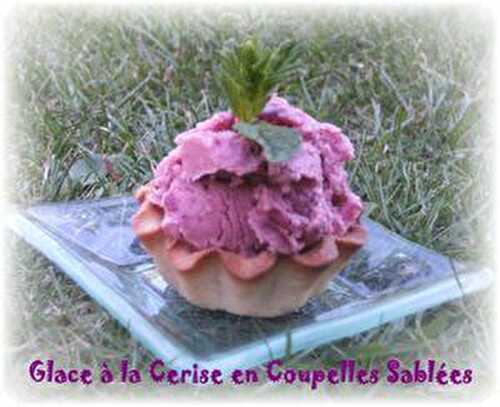 Glace à la Cerise en Coupelles Sablées