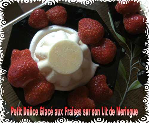 Petit Délice Glacé aux Fraises sur son Lit de Meringue