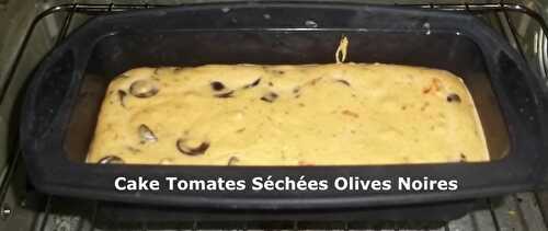 Un Tour en Cuisine Rapide #163 - Cake Tomates Séchées Olives Noires