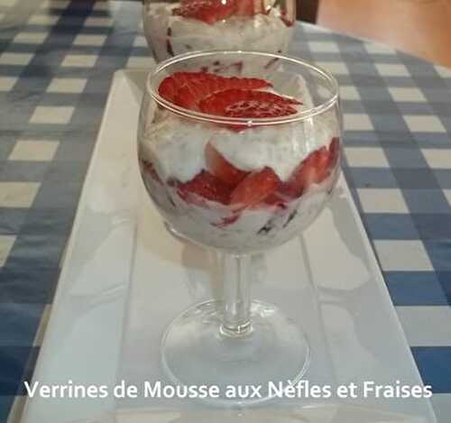 Verrines de Mousse aux Nèfles et Fraises